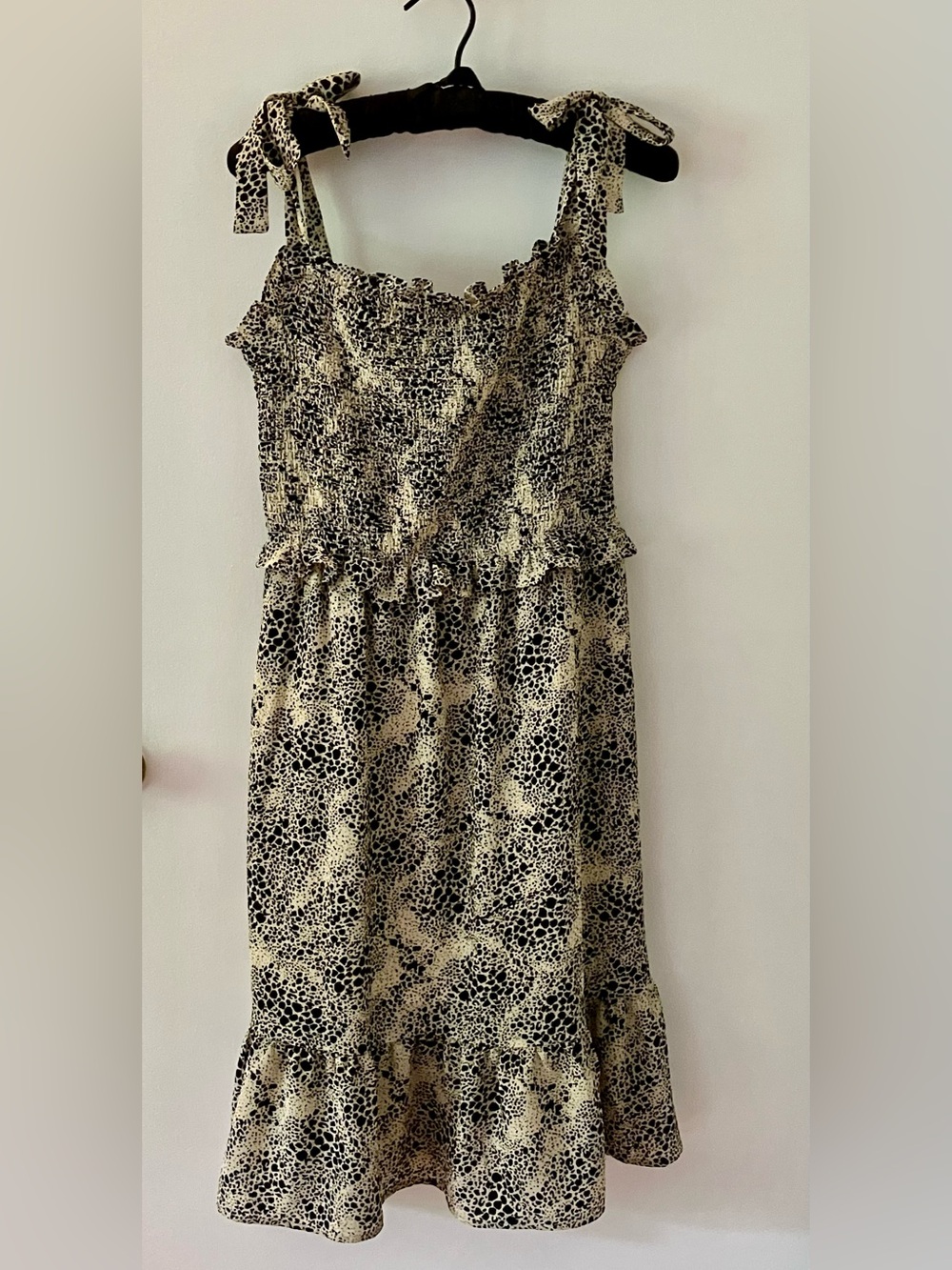 Feminine and Flirty Black and Cream Patterned Summer Dress. Size L